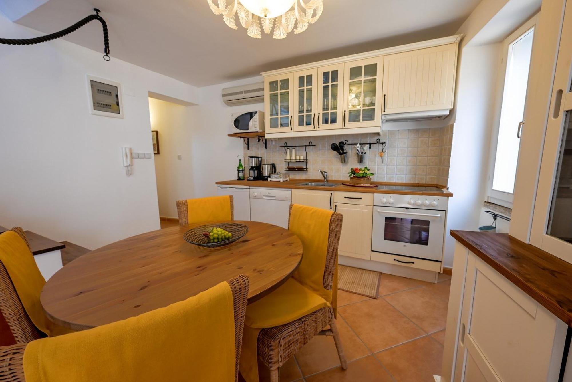 Alice Apartment With Balcony Rovinj Bagian luar foto
