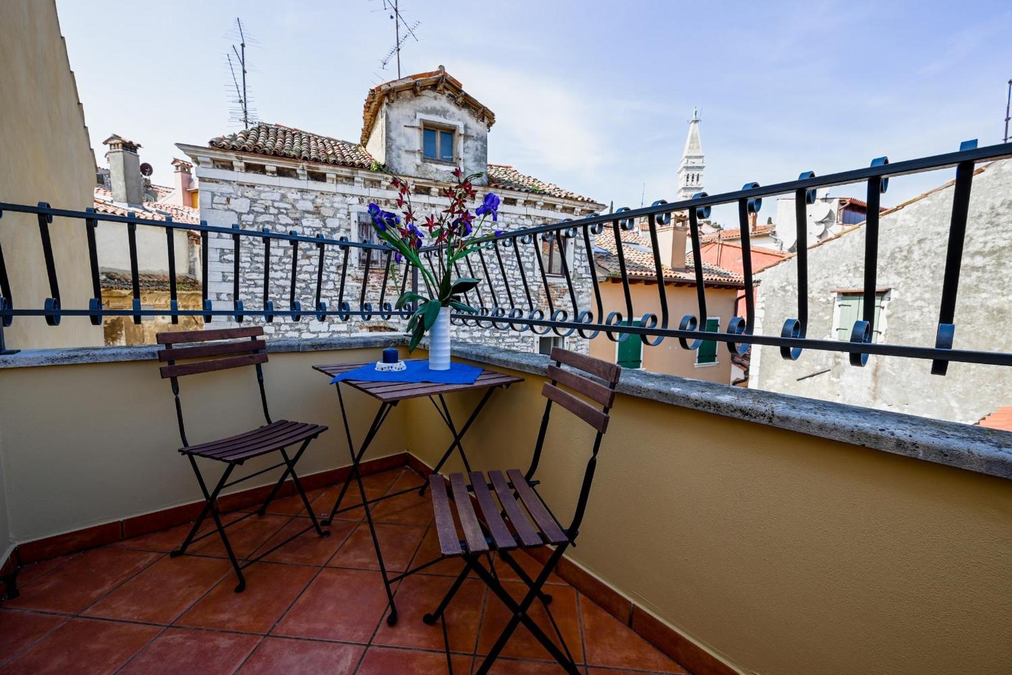 Alice Apartment With Balcony Rovinj Bagian luar foto